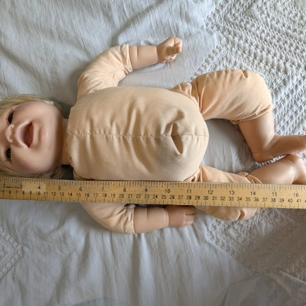 Vintage 1997 Madame Alexander Babble Baby Doll Laughs Babbles Coughs Blond Hair - Picture 16 of 16